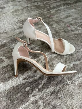 Kelly & Katie White Open-Toe Strappy Heels